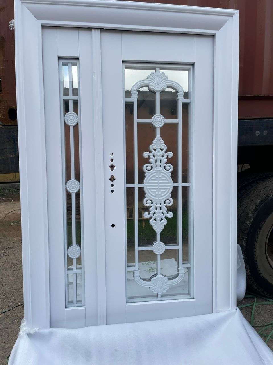 Glass door 